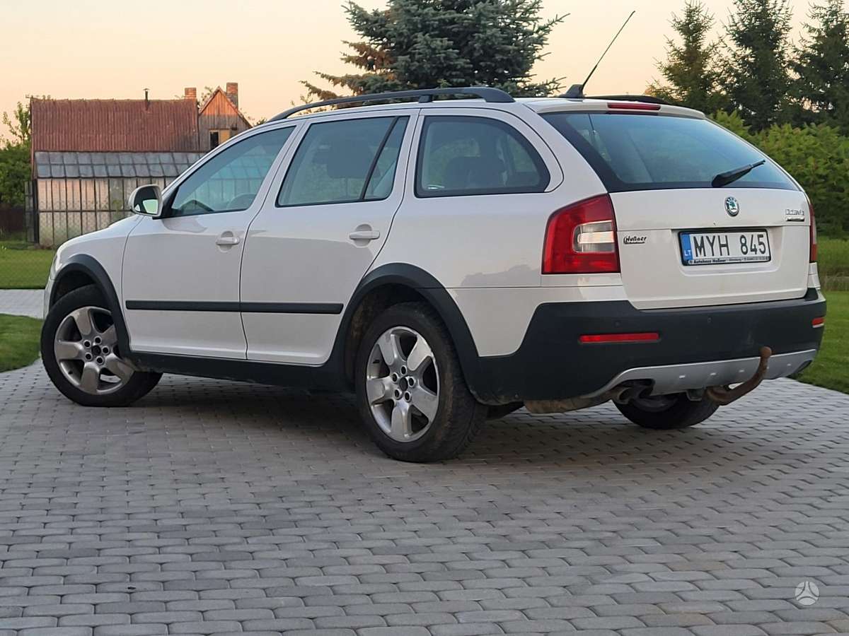 Skoda Octavia 2011 — салон