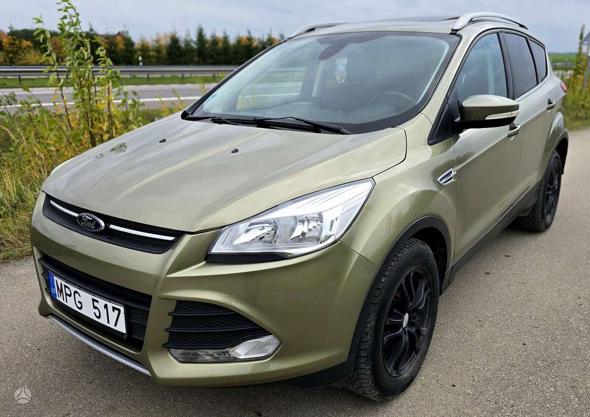 Ford Kuga 2013 — rear view