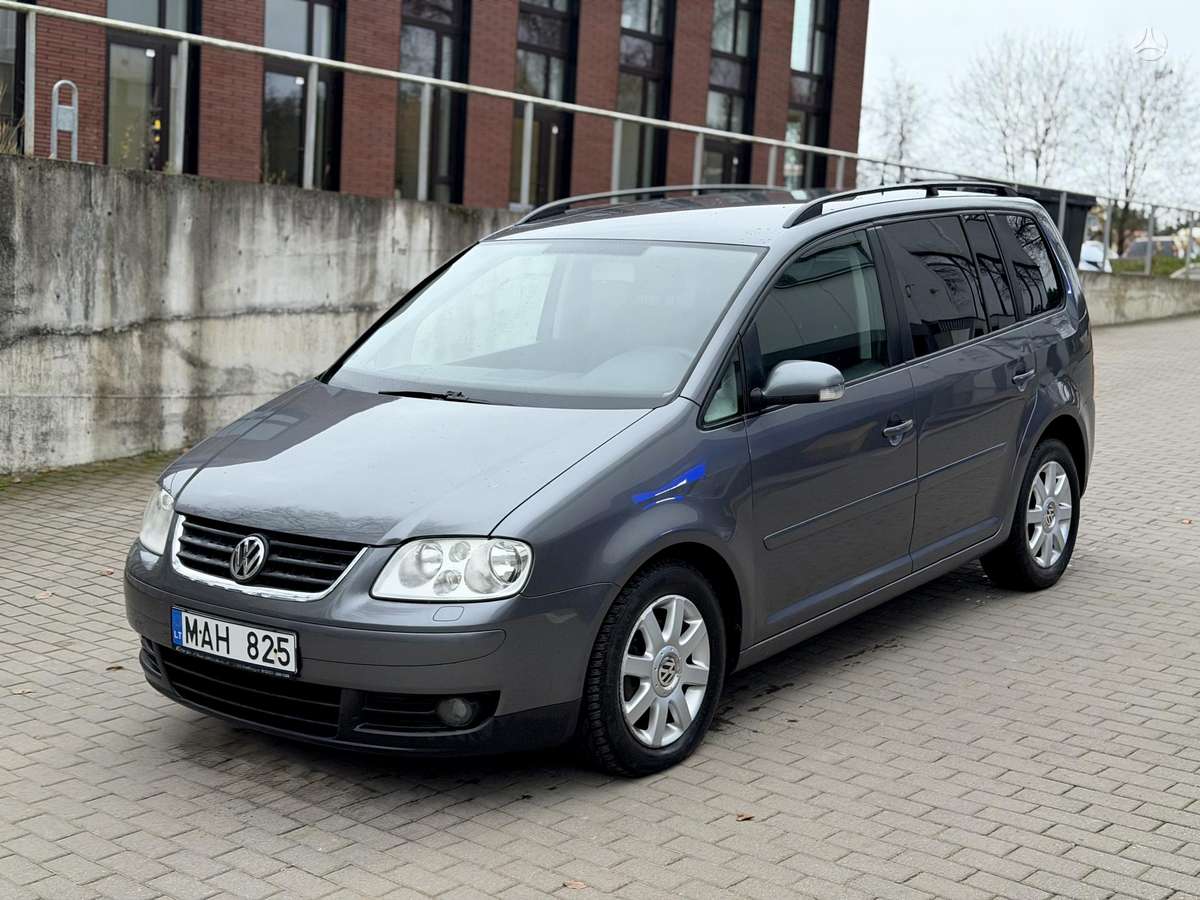 Volkswagen Touran 2006 — rear view