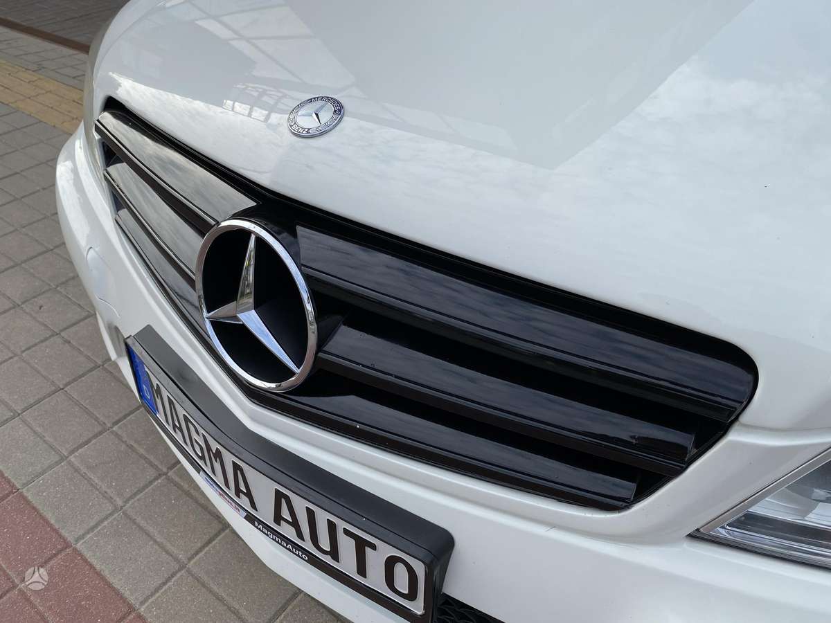 Mercedes-Benz C200 2012 — photo 11