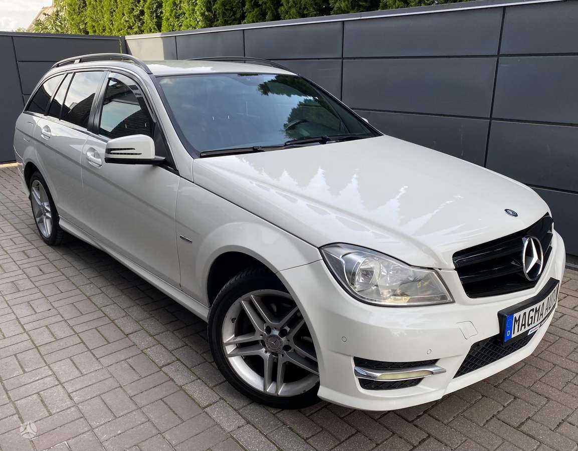 Mercedes-Benz C200 2012 — photo 14