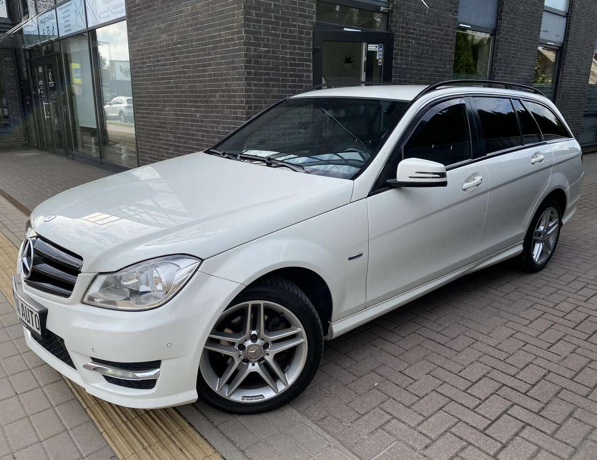 Mercedes-Benz C200 2012 — photo 19