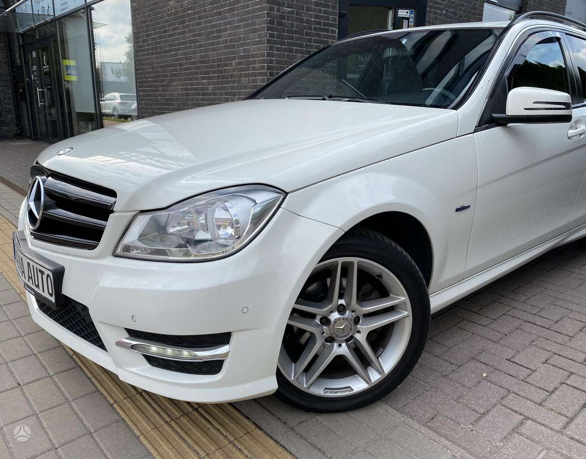 Mercedes-Benz C200 2012 — photo 20