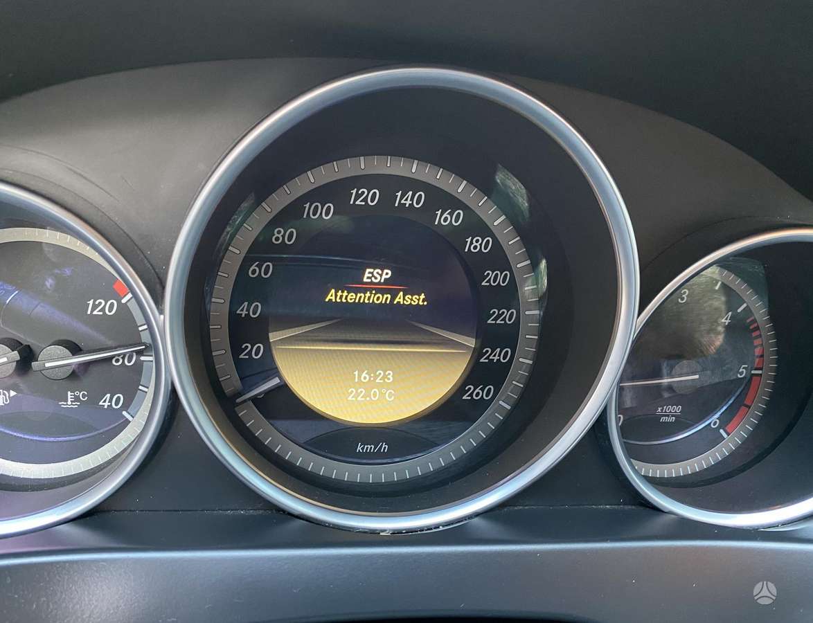 Mercedes-Benz C200 2012 — photo 35