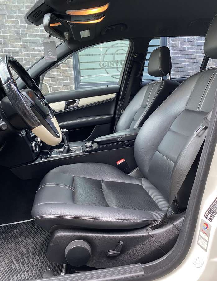 Mercedes-Benz C200 2012 — photo 46