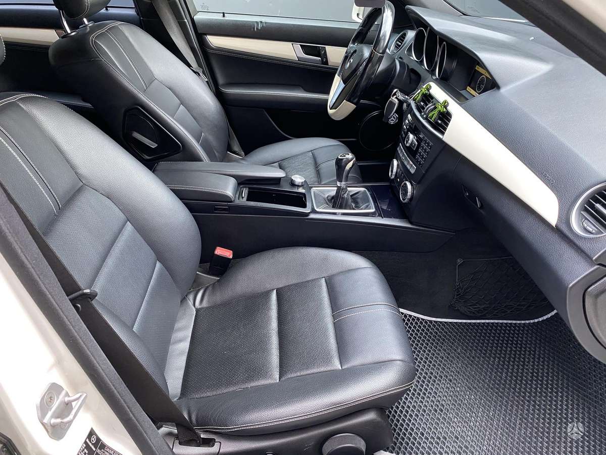 Mercedes-Benz C200 2012 — photo 51