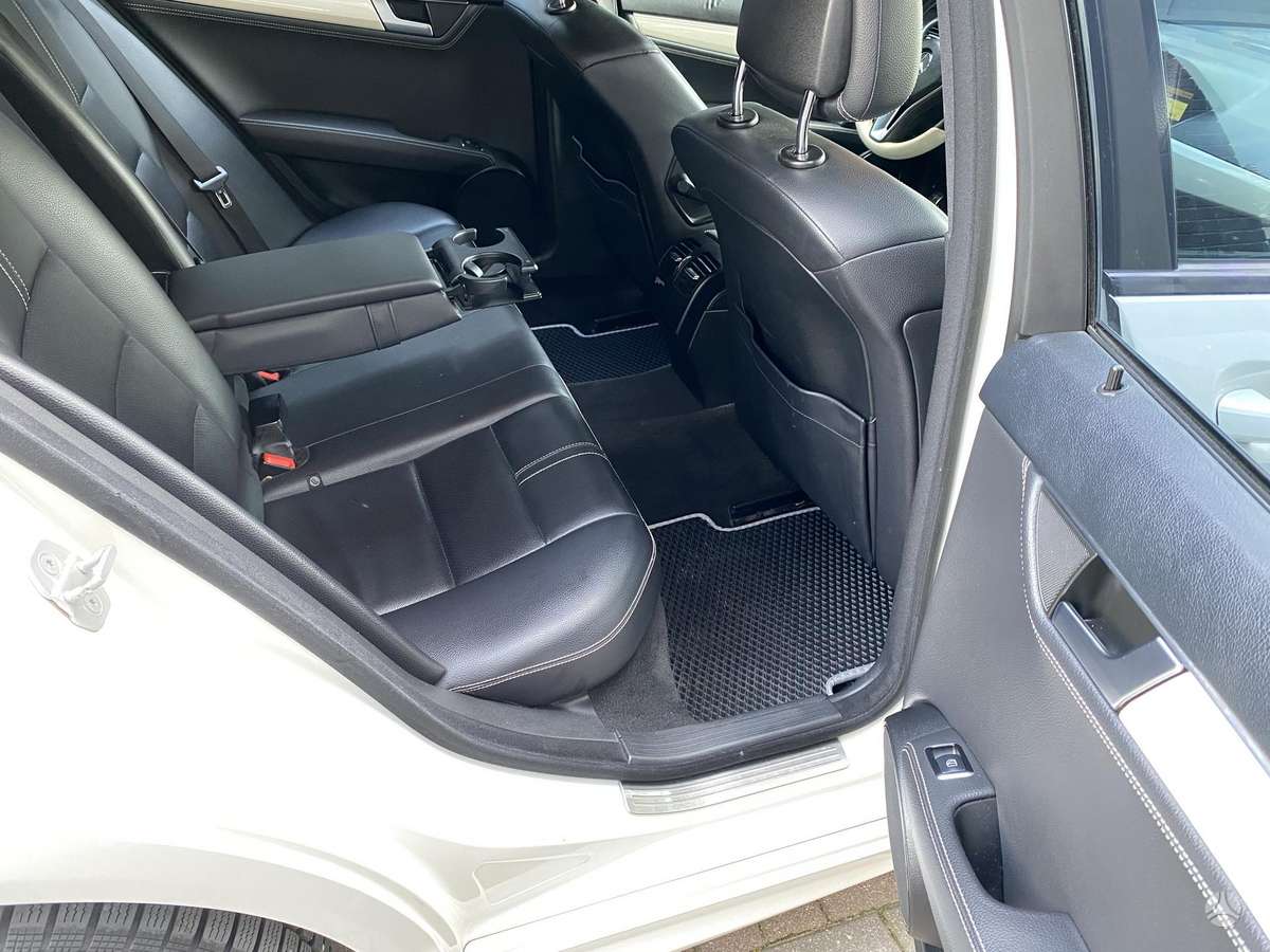 Mercedes-Benz C200 2012 — photo 52