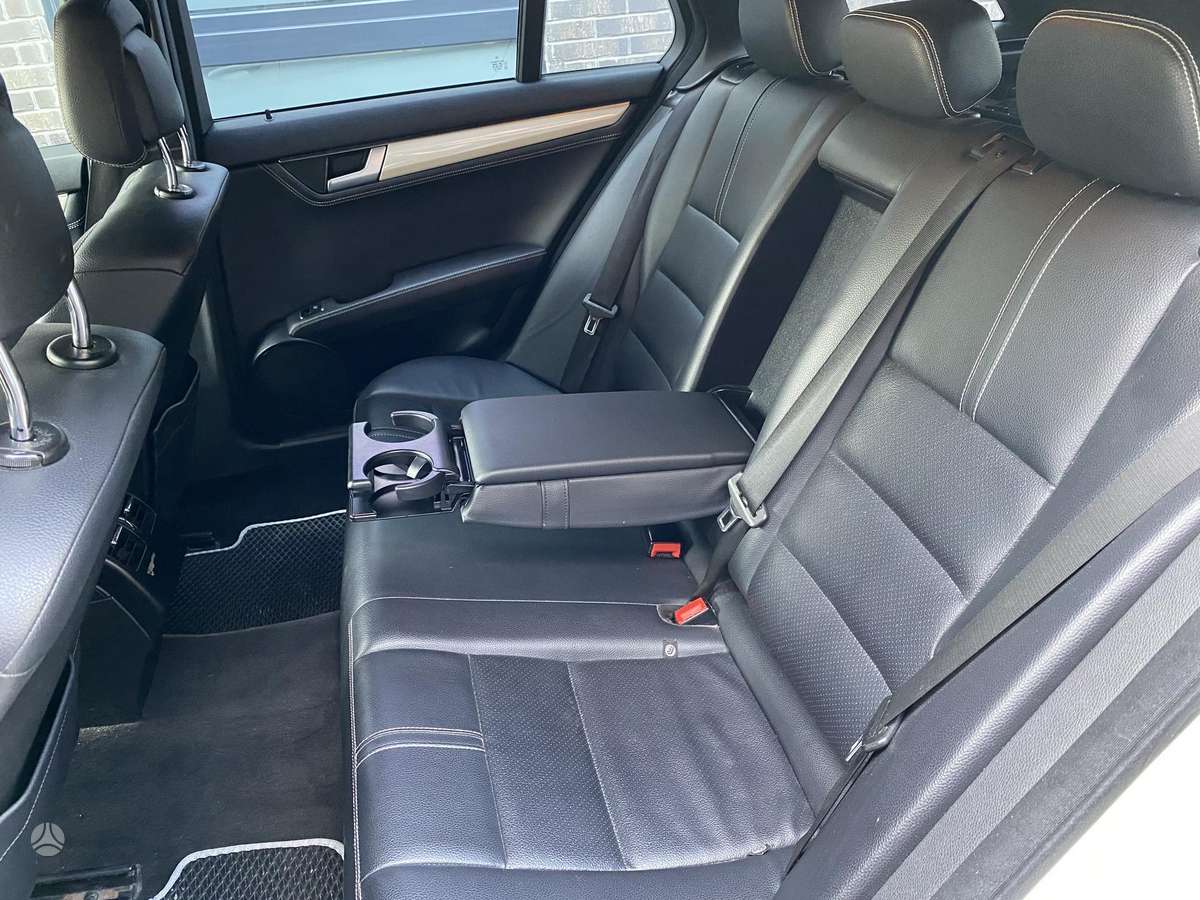 Mercedes-Benz C200 2012 — photo 56