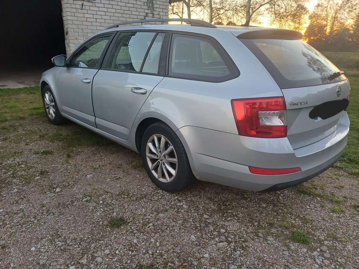 Skoda Octavia 2013 — engine 1598 cm³, 105 HP (77kW)