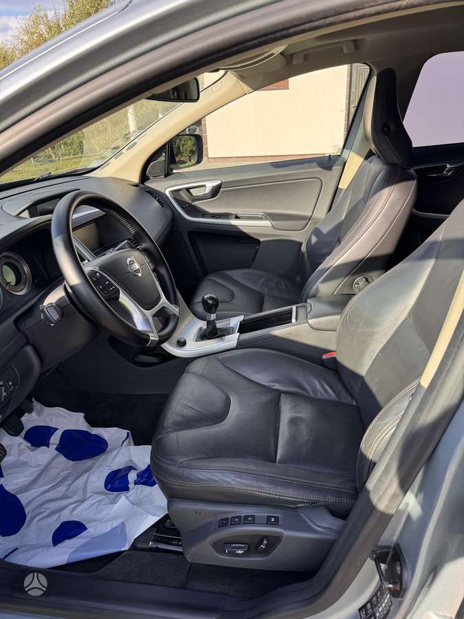 Volvo XC60 2009 — photo 15
