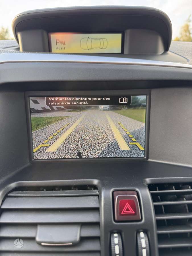 Volvo XC60 2009 — photo 18