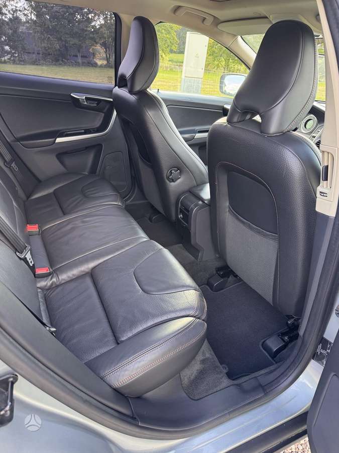 Volvo XC60 2009 — photo 23