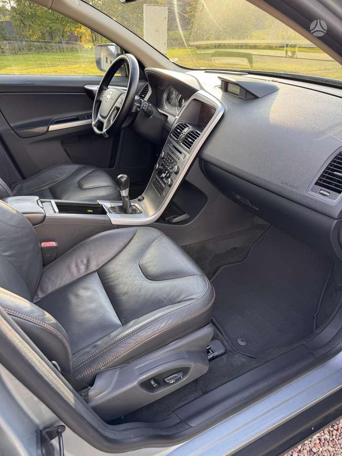 Volvo XC60 2009 — photo 24