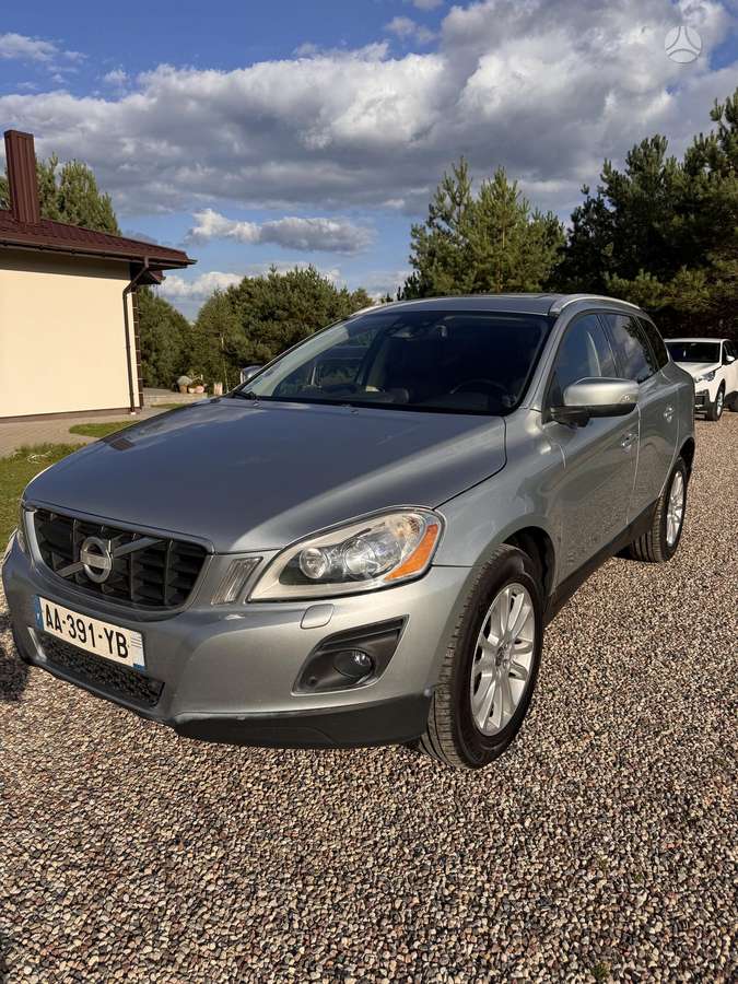 Volvo XC60 2009 — interior
