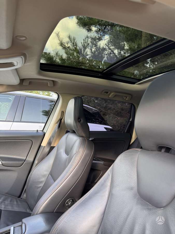 Volvo XC60 2009 — photo 34