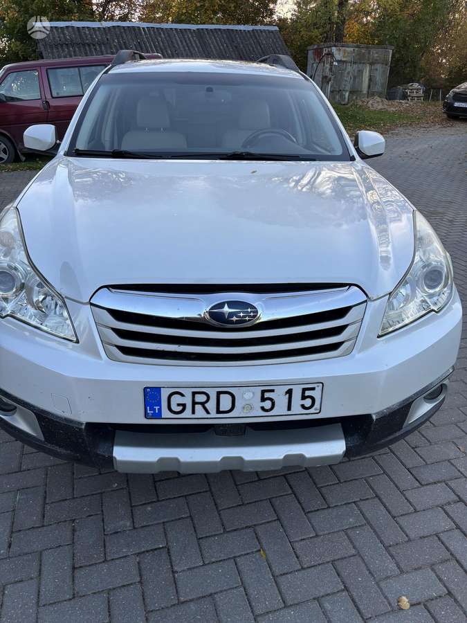 Subaru Outback 2013 — rear view