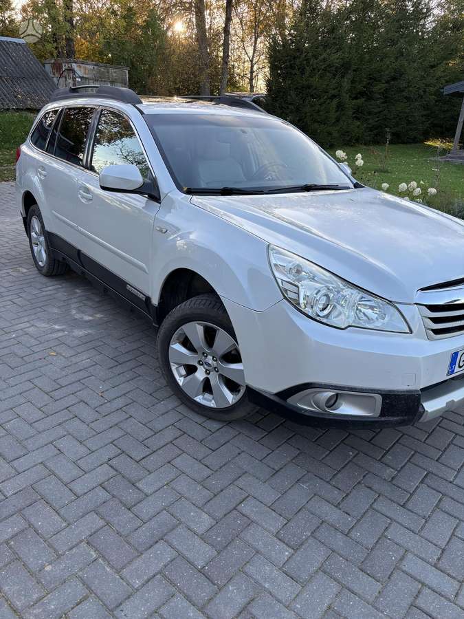 Subaru Outback 2013 — interior