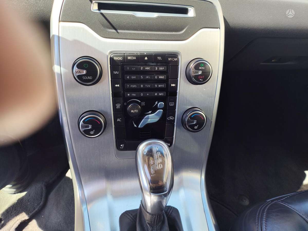 Volvo V70 2013 — photo 7
