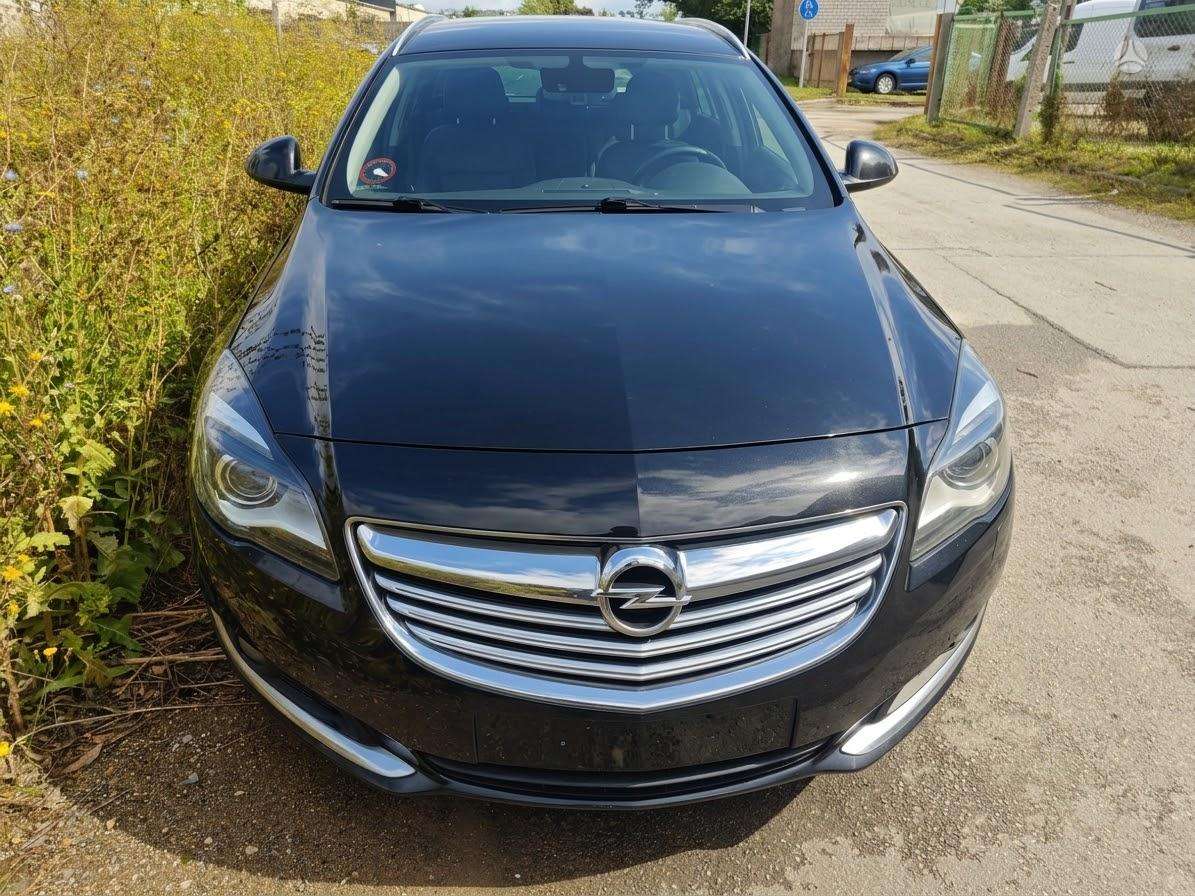 Opel Insignia 2015 — вигляд ззаду