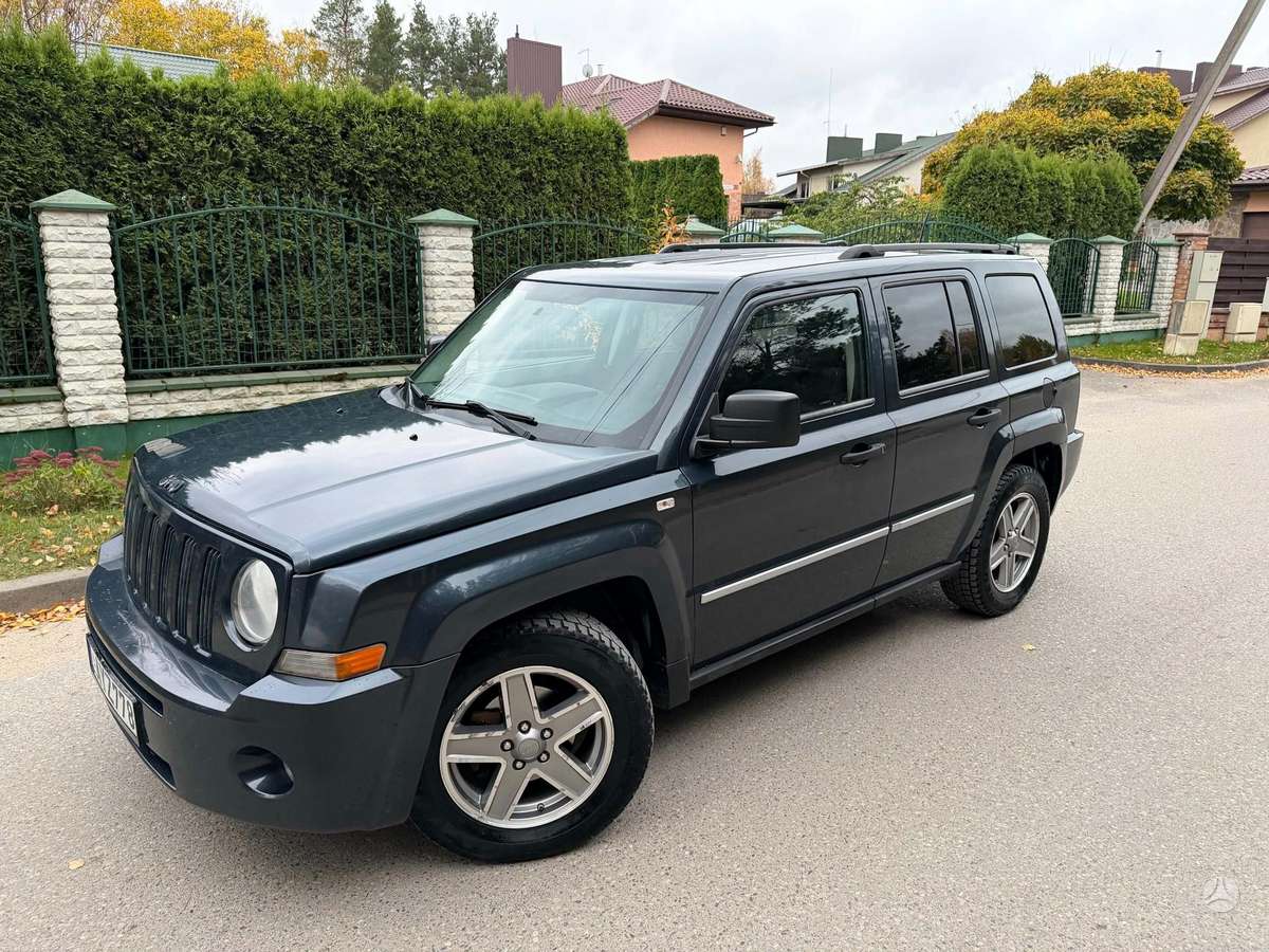 Jeep Patriot 2009 — салон