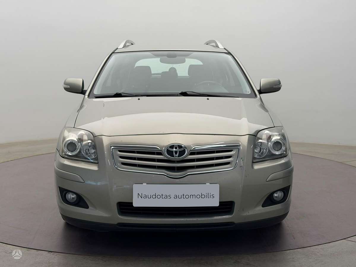 Toyota Avensis 2008 — rear view