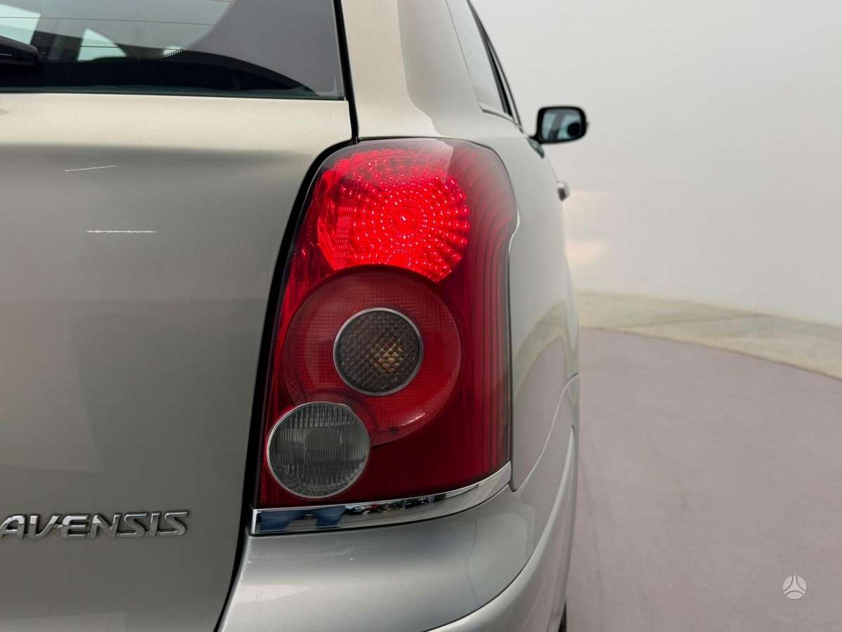Toyota Avensis 2008 — photo 32
