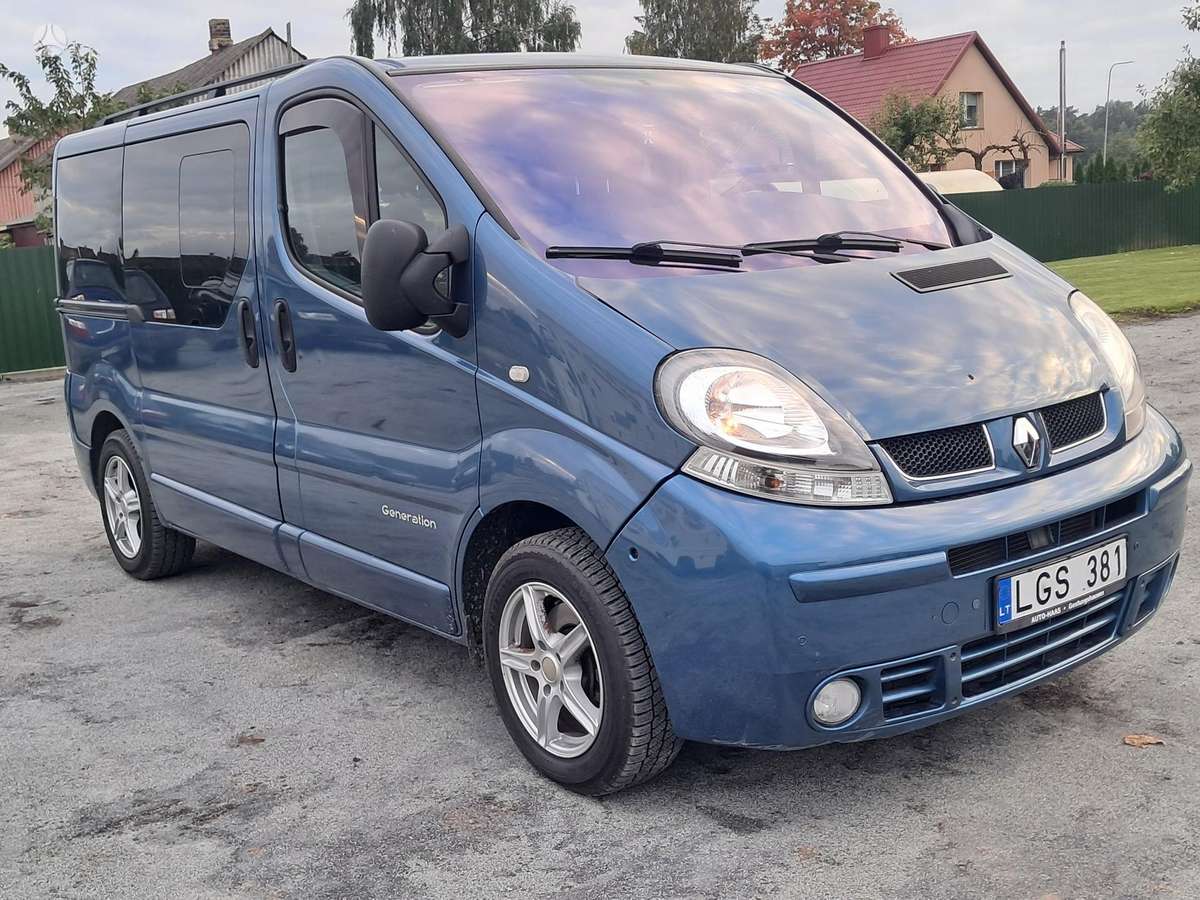 Renault Trafic 2005 — rear view
