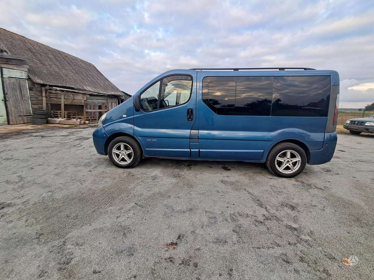 Renault Trafic 2005 — interior