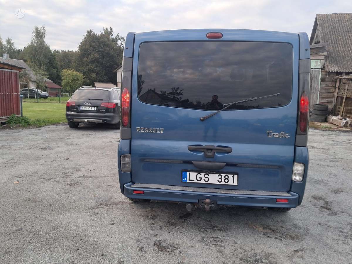 Renault Trafic 2005 — engine 2463 cm³, 135 HP (99kW)