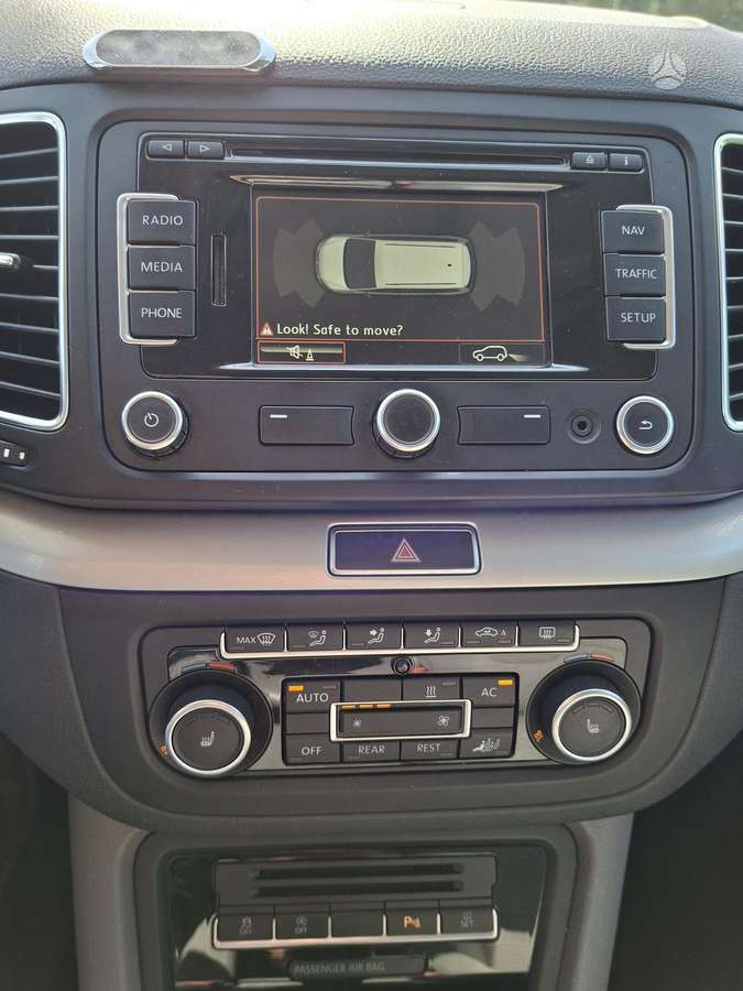 Seat Alhambra 2011 — photo 6