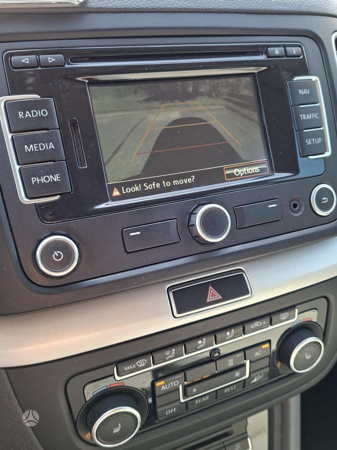 Seat Alhambra 2011 — photo 7