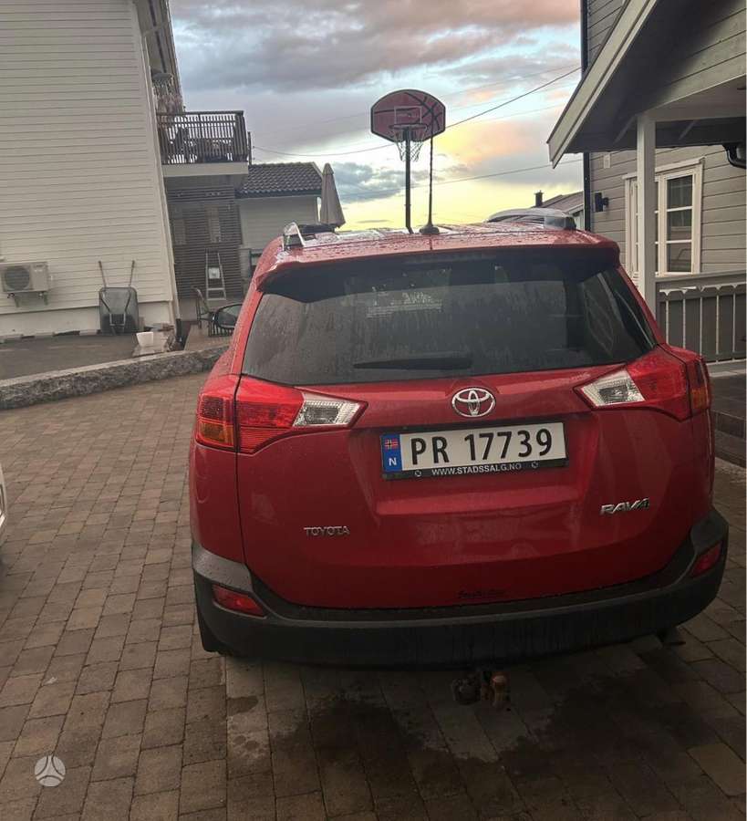 Toyota RAV4 2013 — rear view