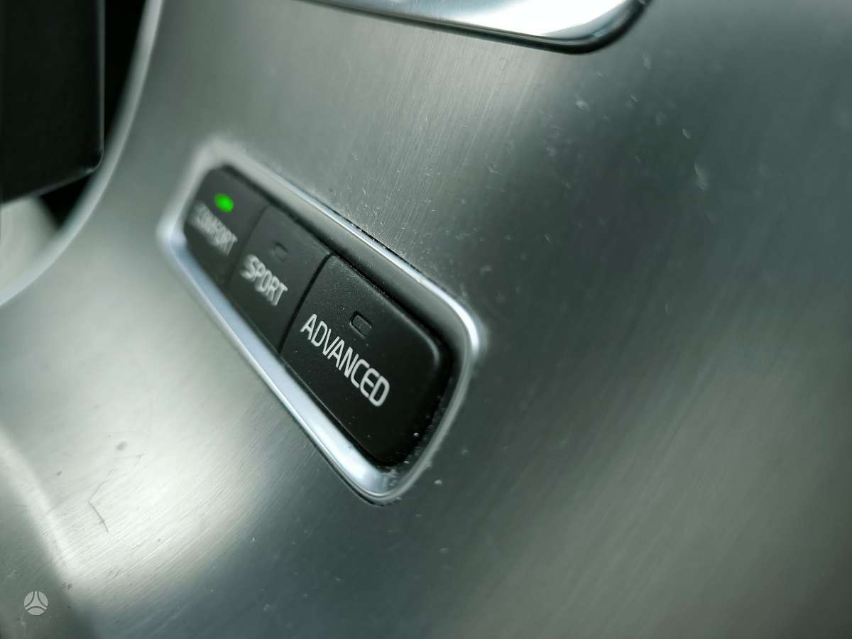 Volvo XC60 2012 — photo 13