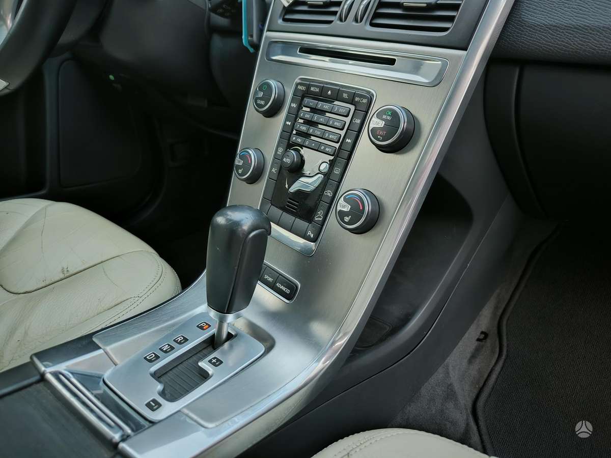 Volvo XC60 2012 — photo 14