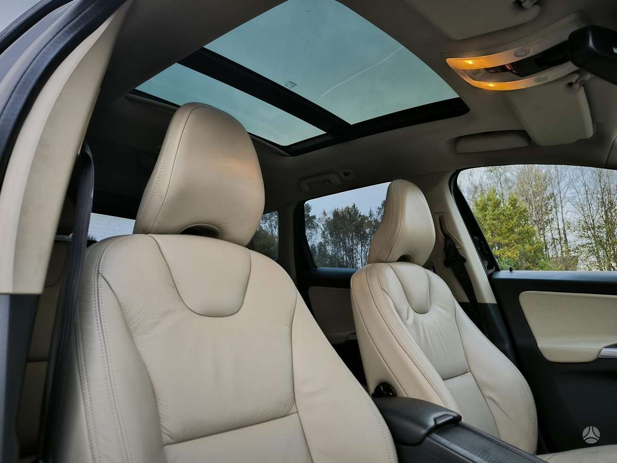 Volvo XC60 2012 — photo 16