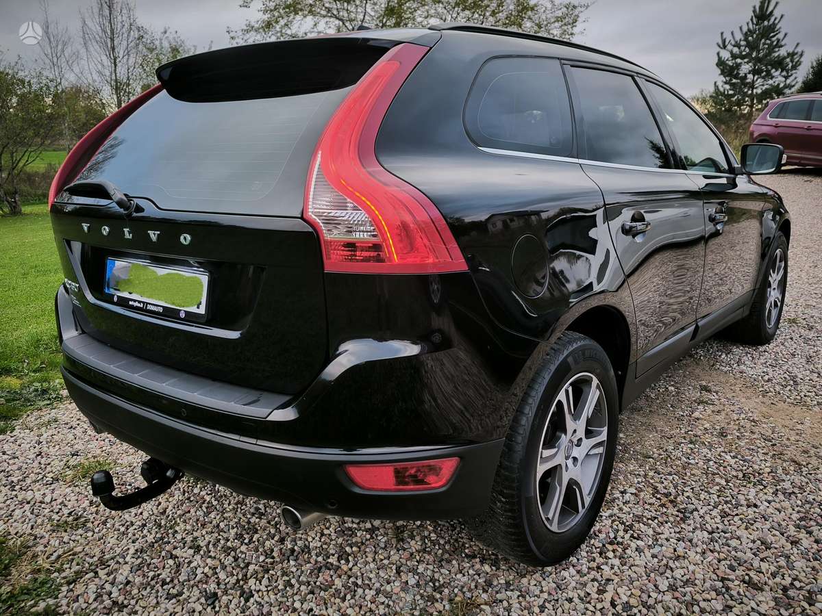 Volvo XC60 2012 — engine 2400 cm³, 215 HP (158kW)