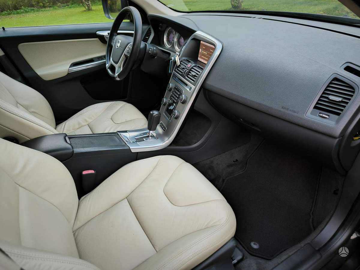 Volvo XC60 2012 — photo 7