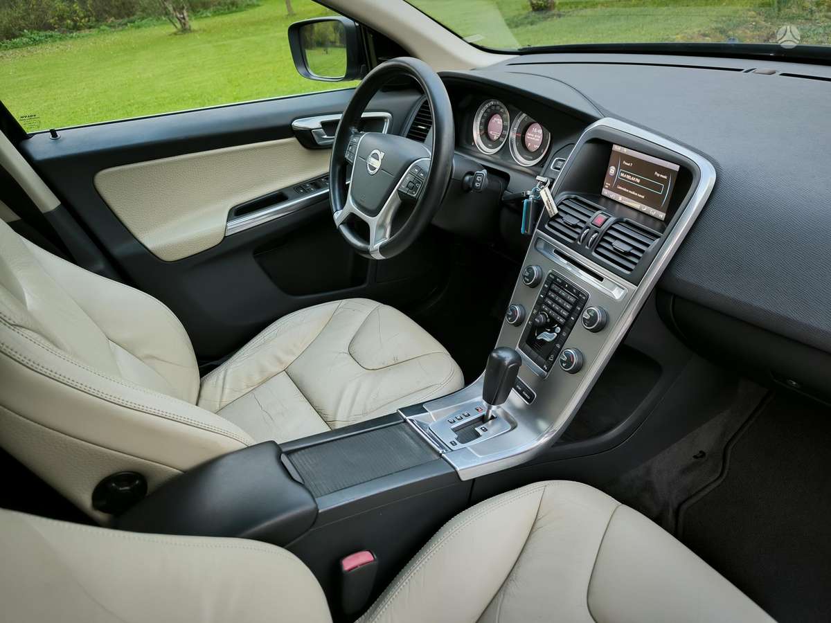 Volvo XC60 2012 — photo 8