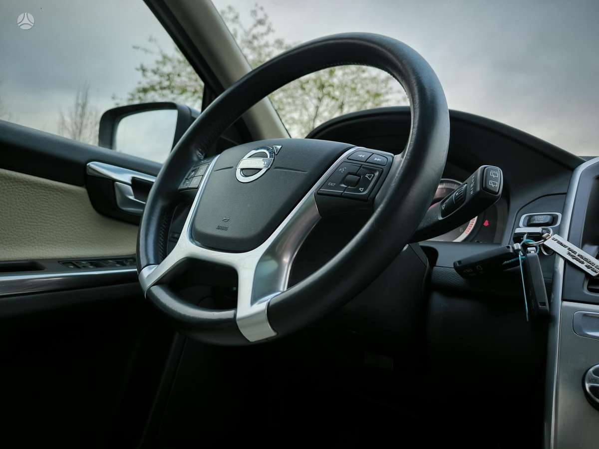 Volvo XC60 2012 — photo 9