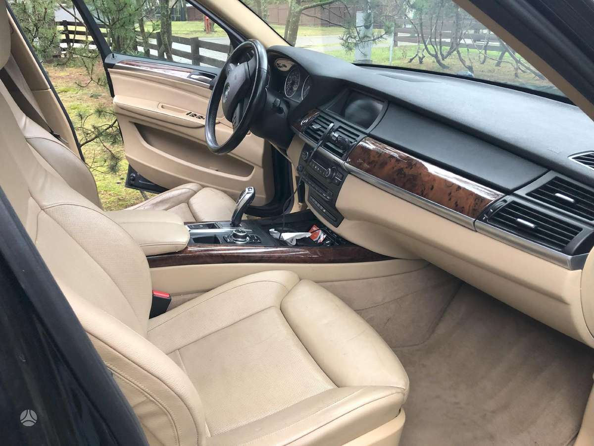 BMW X5 2012 — photo 10