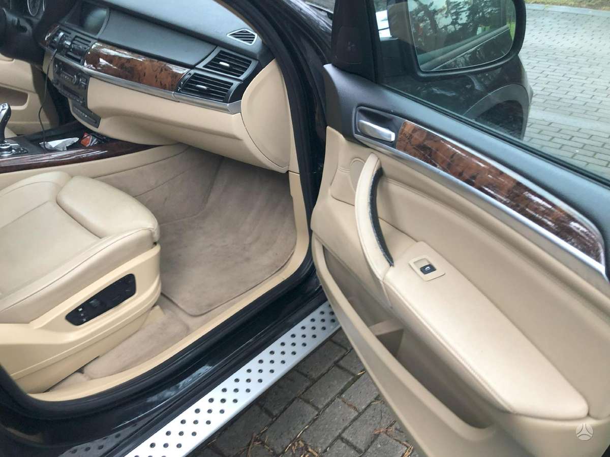 BMW X5 2012 — photo 11