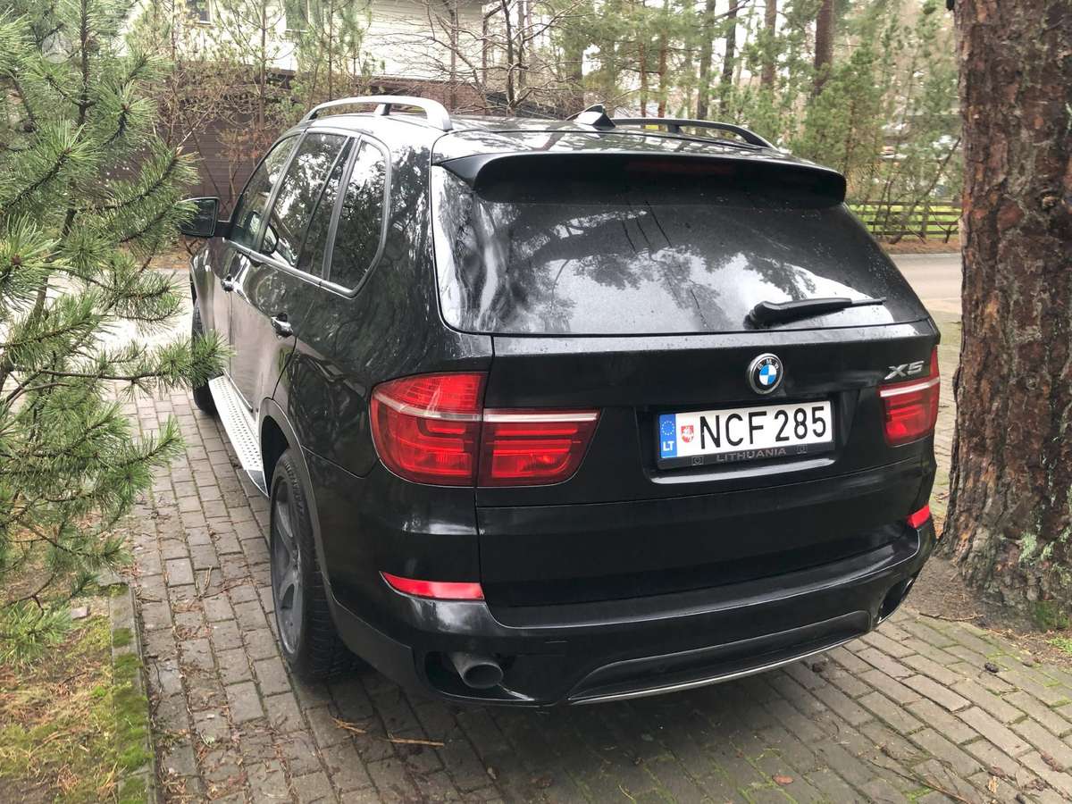 BMW X5 2012 — rear view