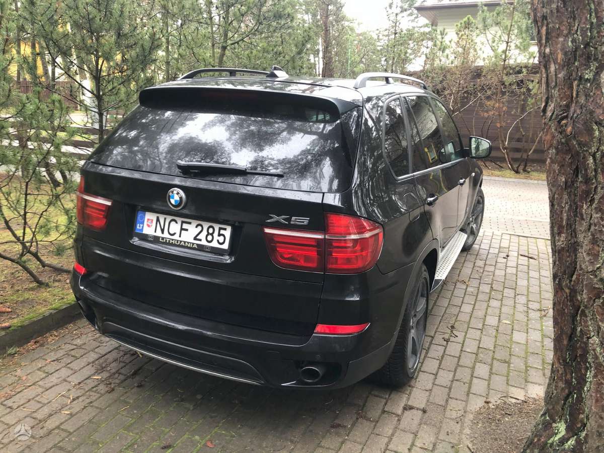 BMW X5 2012 — interior