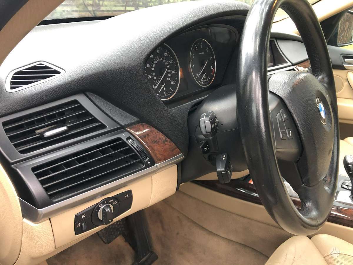 BMW X5 2012 — engine 2979 cm³, 306 HP (225kW)