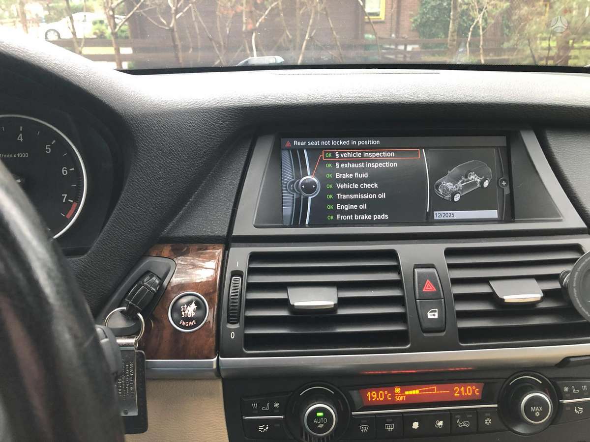 BMW X5 2012 — photo 8