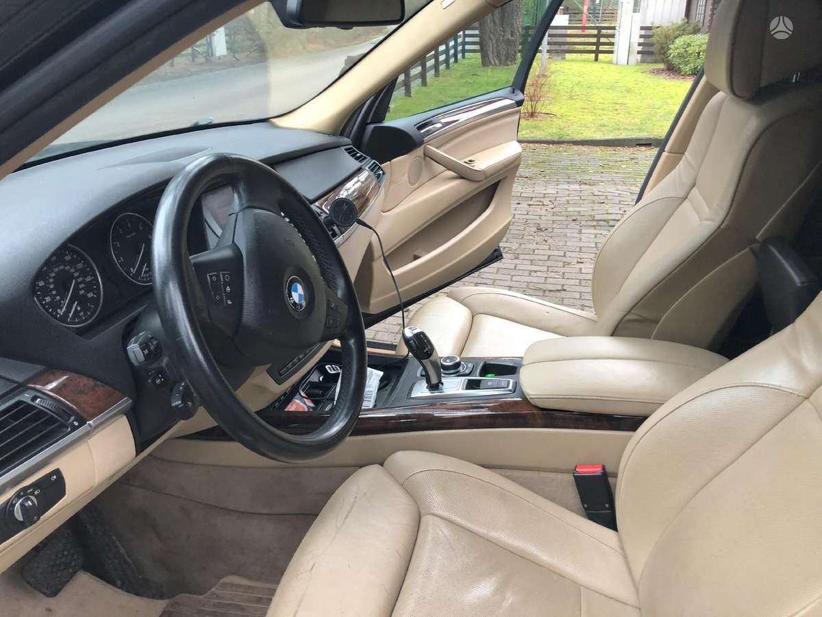 BMW X5 2012 — photo 9