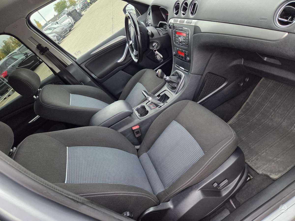 Ford Galaxy 2013 — фото 16