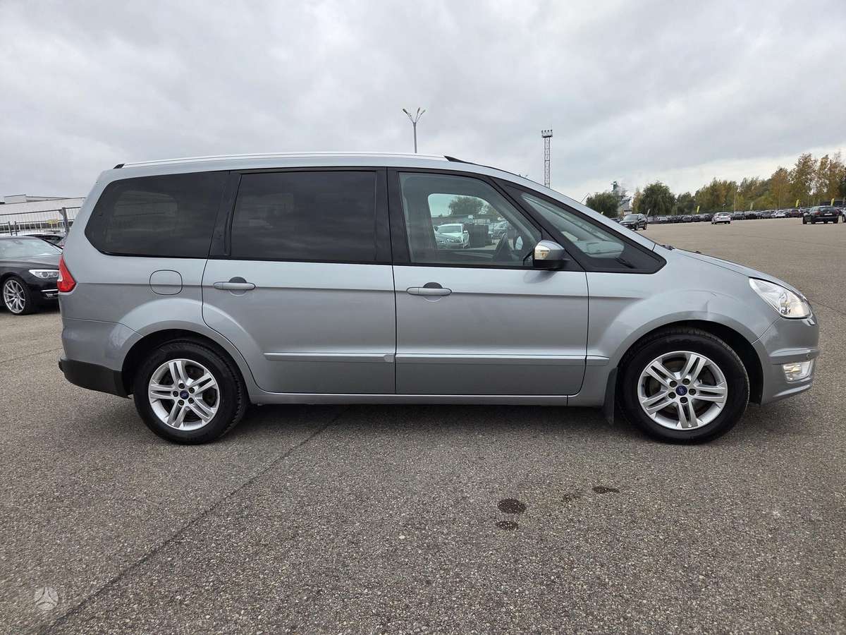 Ford Galaxy 2013 — вигляд ззаду