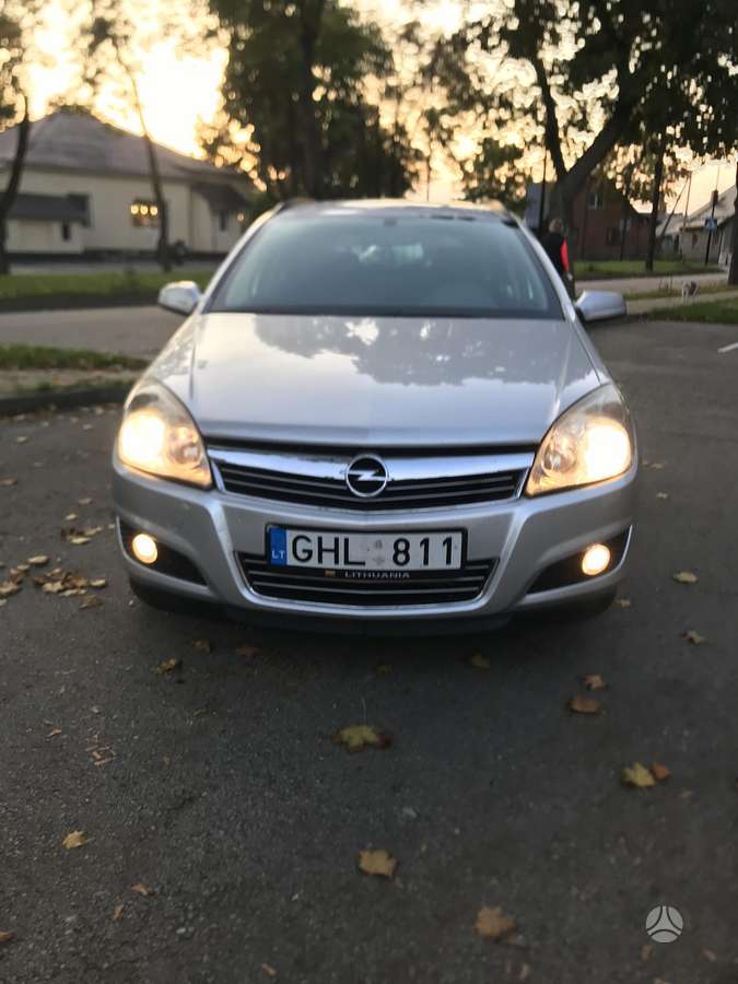 Opel Astra 2008 — вигляд ззаду