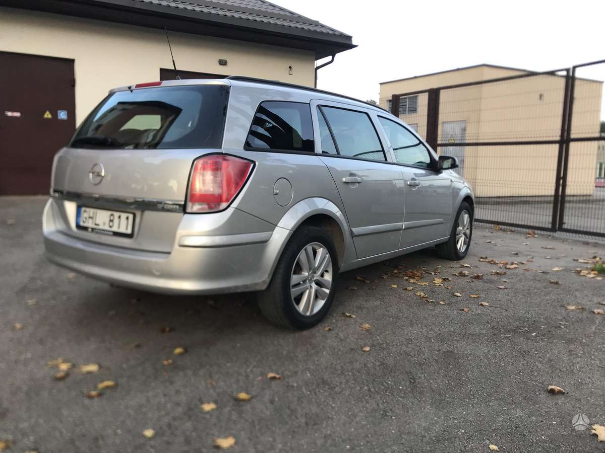 Opel Astra 2008 — салон